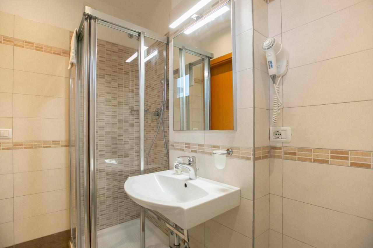 Hotel Valparaiso Rimini Ngoại thất bức ảnh