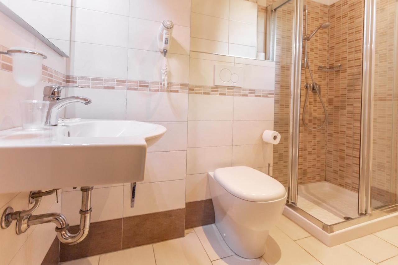 Hotel Valparaiso Rimini Ngoại thất bức ảnh